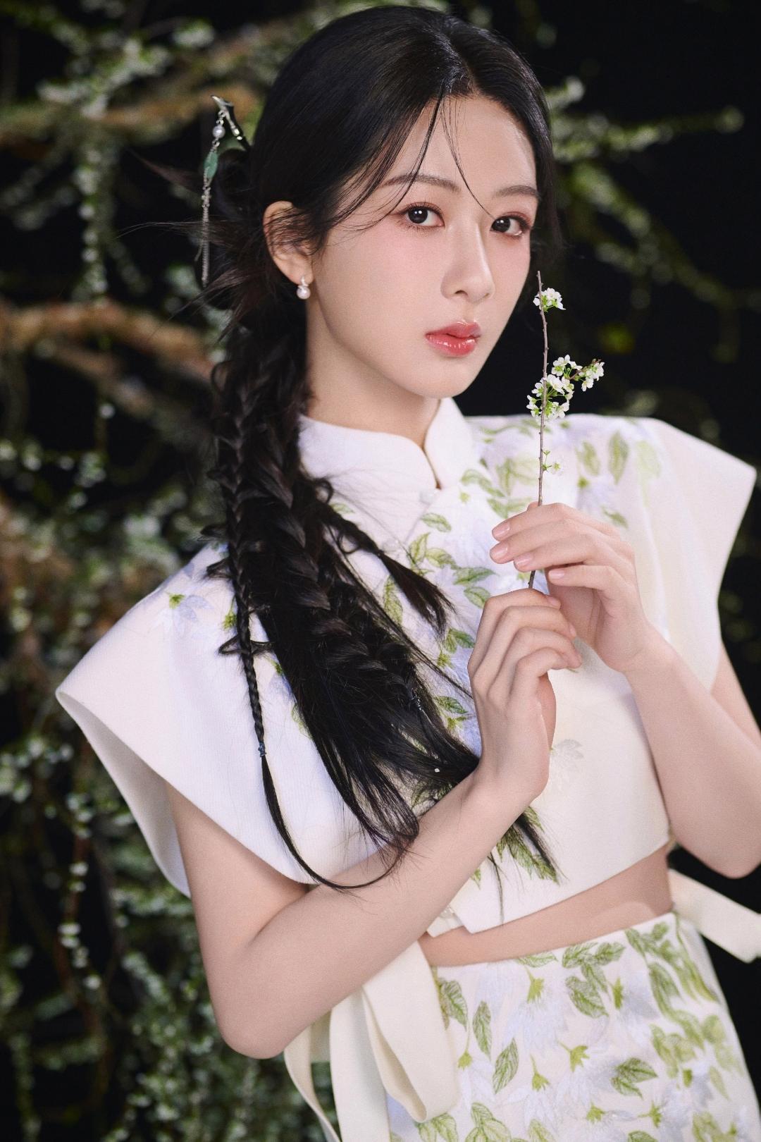 杨紫旗袍演绎,古典之美令人陶醉!