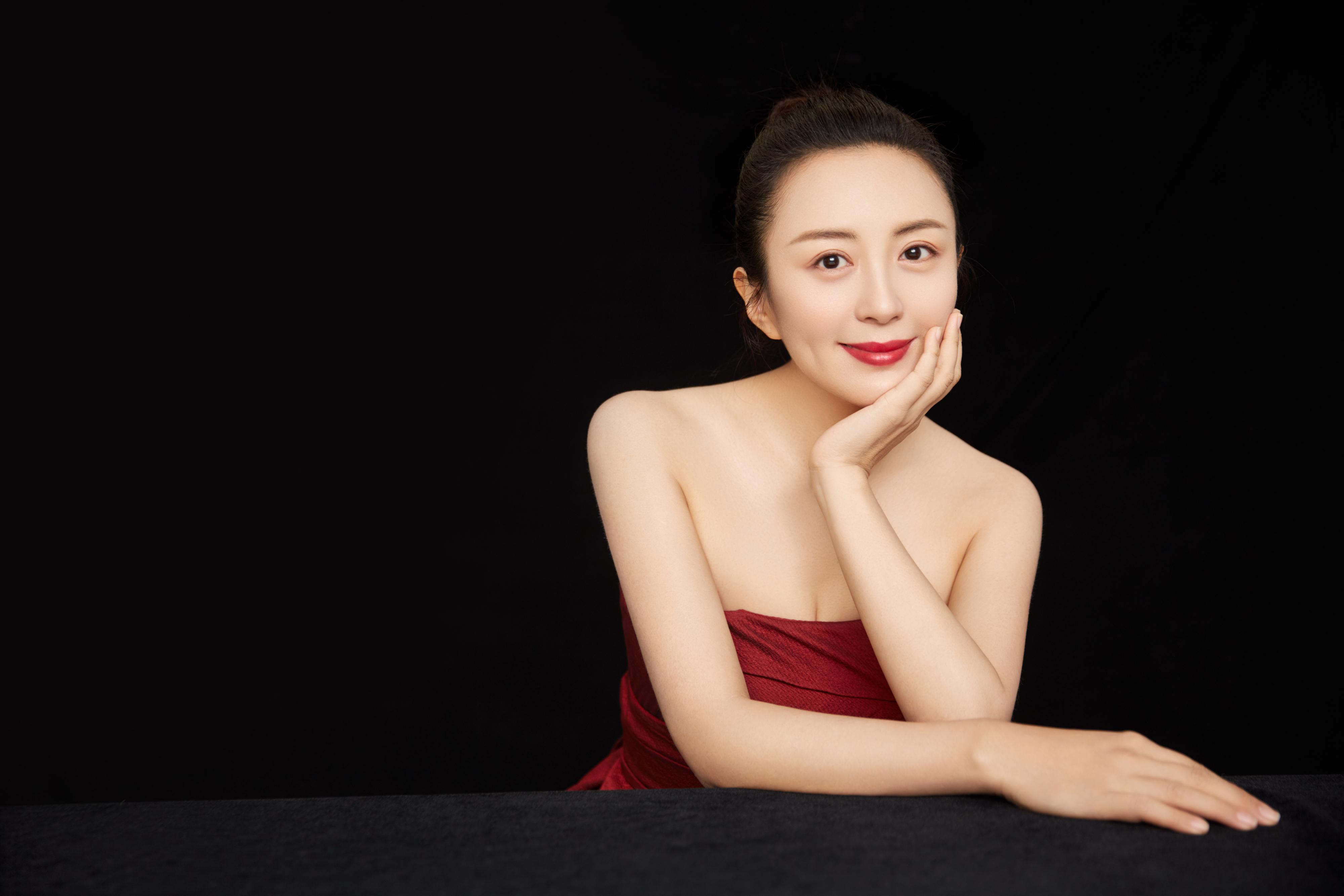 杨童舒:坚持自我,勇敢活出精彩 杨童舒曾是央视最美主持,因怀孕淡出