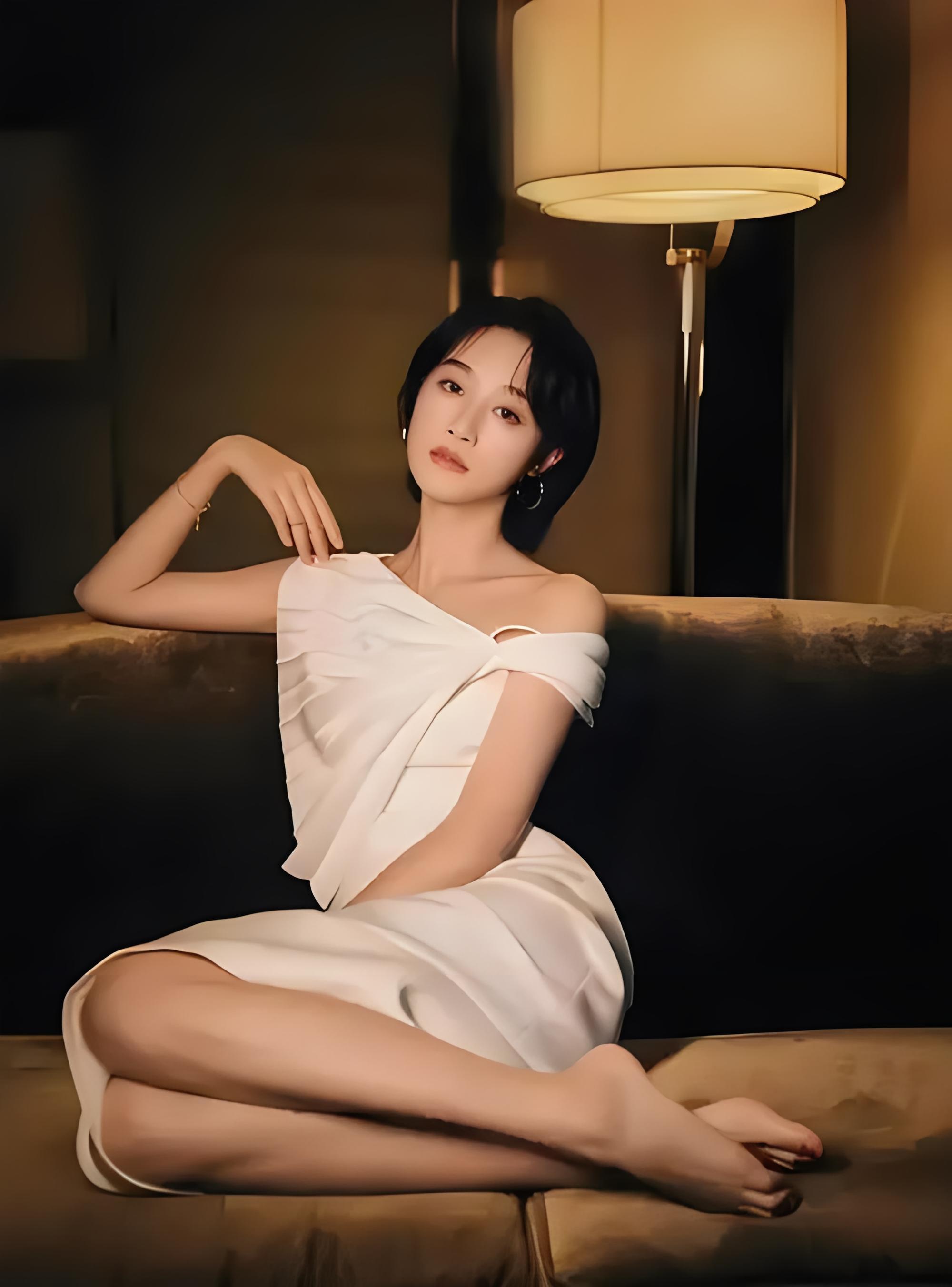 蓝盈莹在广东邂逅回南天 演员蓝盈莹在社交媒体上分享了自己在广东