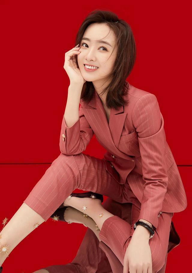 王嘉宁:爱情的幸运儿 王嘉宁,央视著名主持人,结婚消息震惊众人,她的