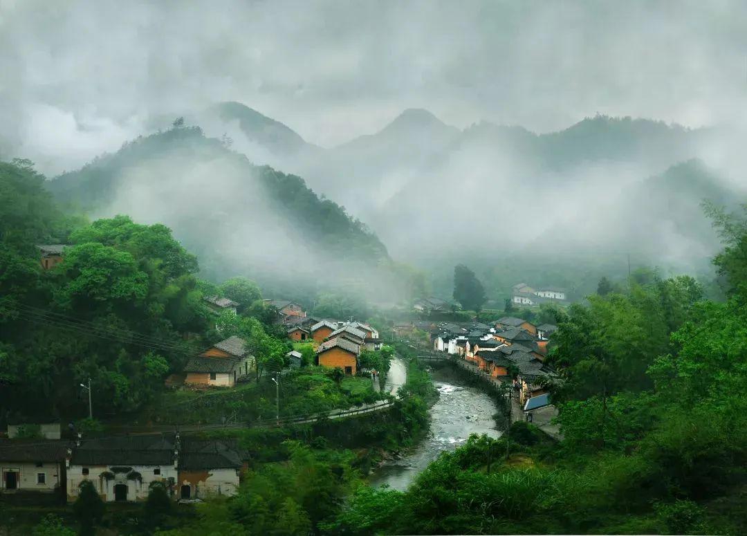 药王山:一个自然氧吧 药王山,国家aaaa级景区,海拔1452米,坐落于衢州