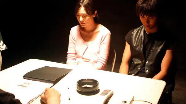 空房间》:一个人的孤独 这部电影几乎没有台词,但是却有一种让人说不