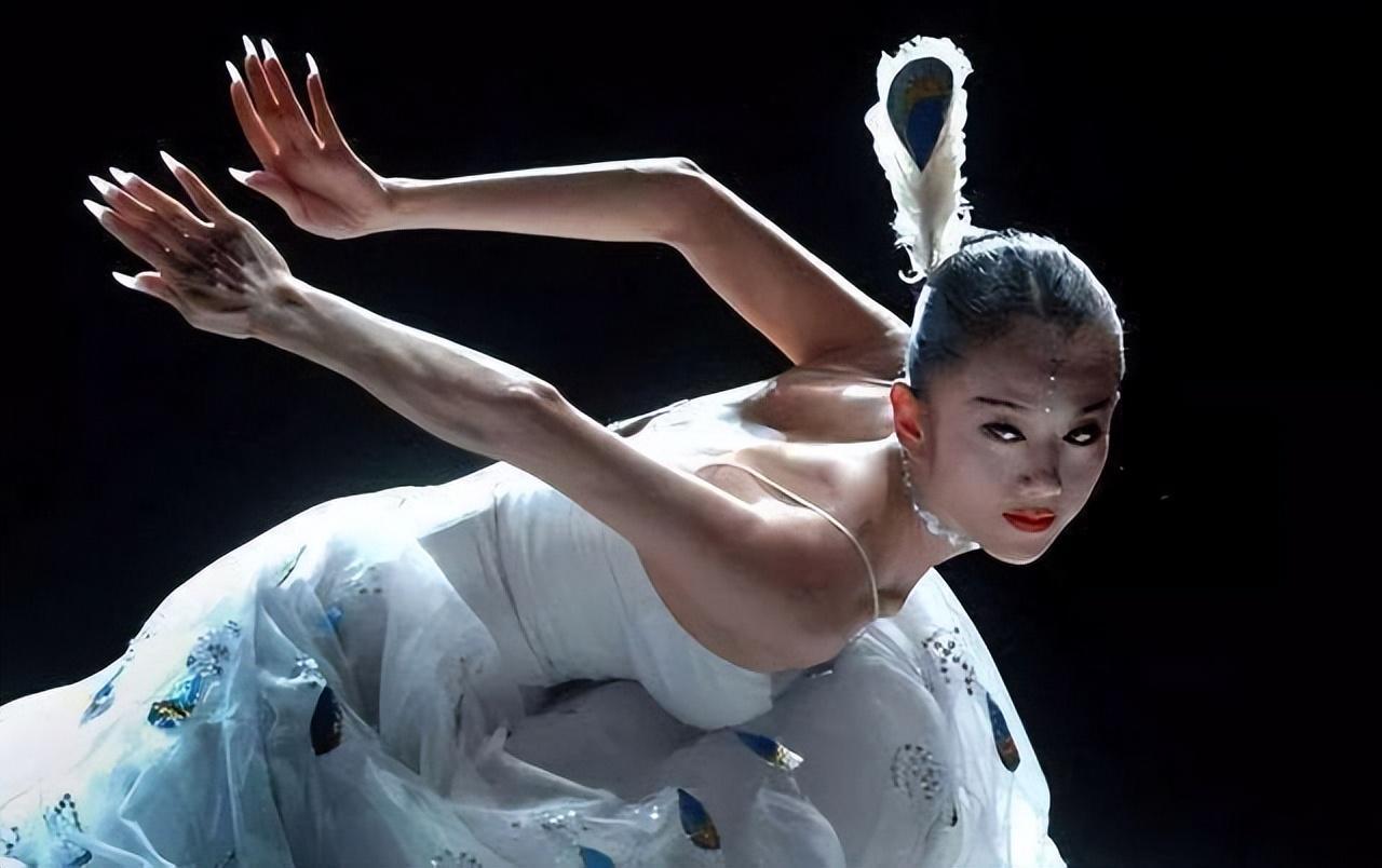 郭冷的奋斗与孤独 郭冷,一个在国际舞台上熠熠生辉的芭蕾舞演员,他的