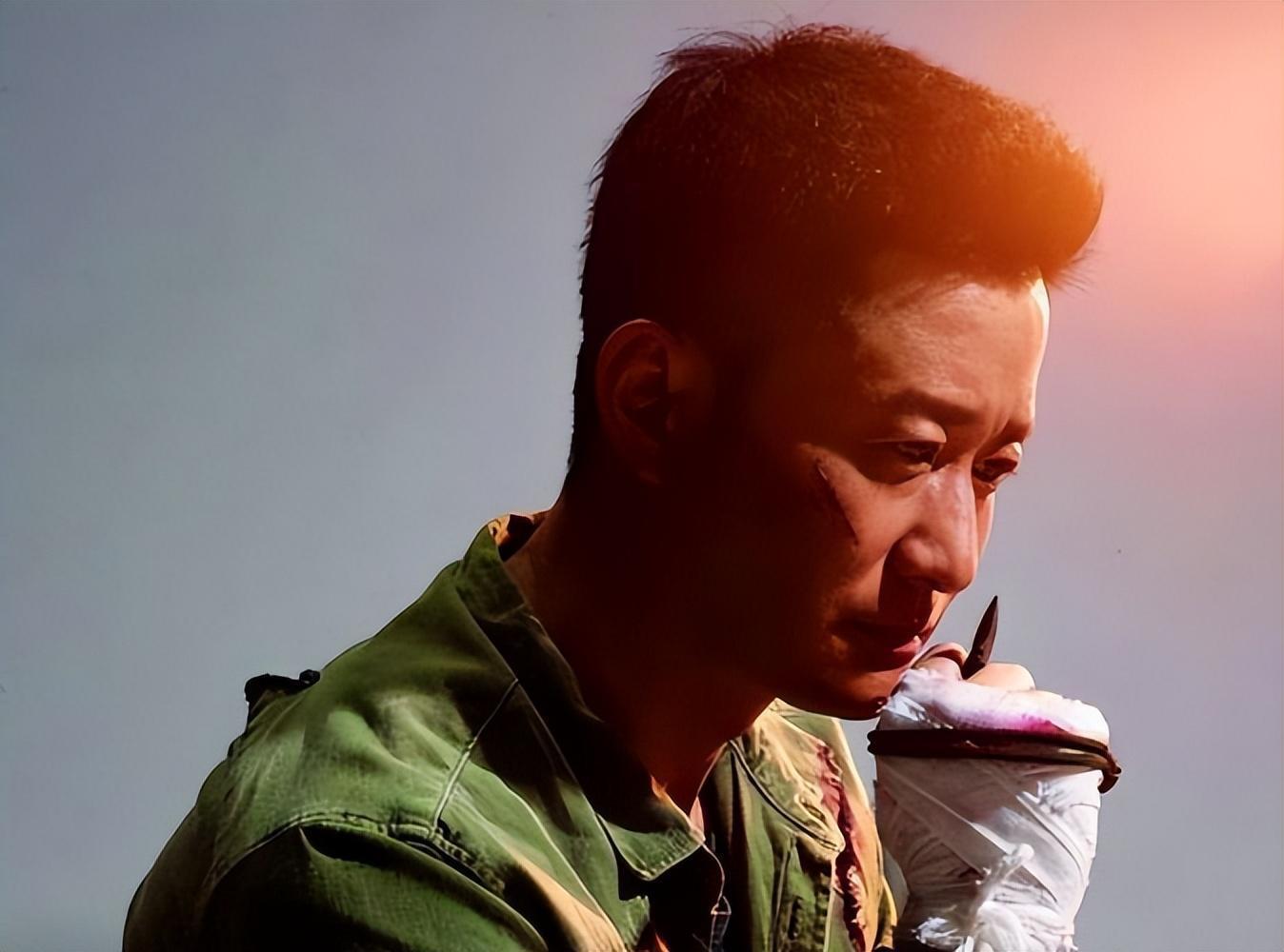 吴京:坚定不移的中国人 吴京凭借《战狼》系列影片而名誉四海之后