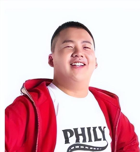 郭麒麟:从"小胖子"到明星之路,家庭背景与自我奋斗的双赢 近期,郭麒麟