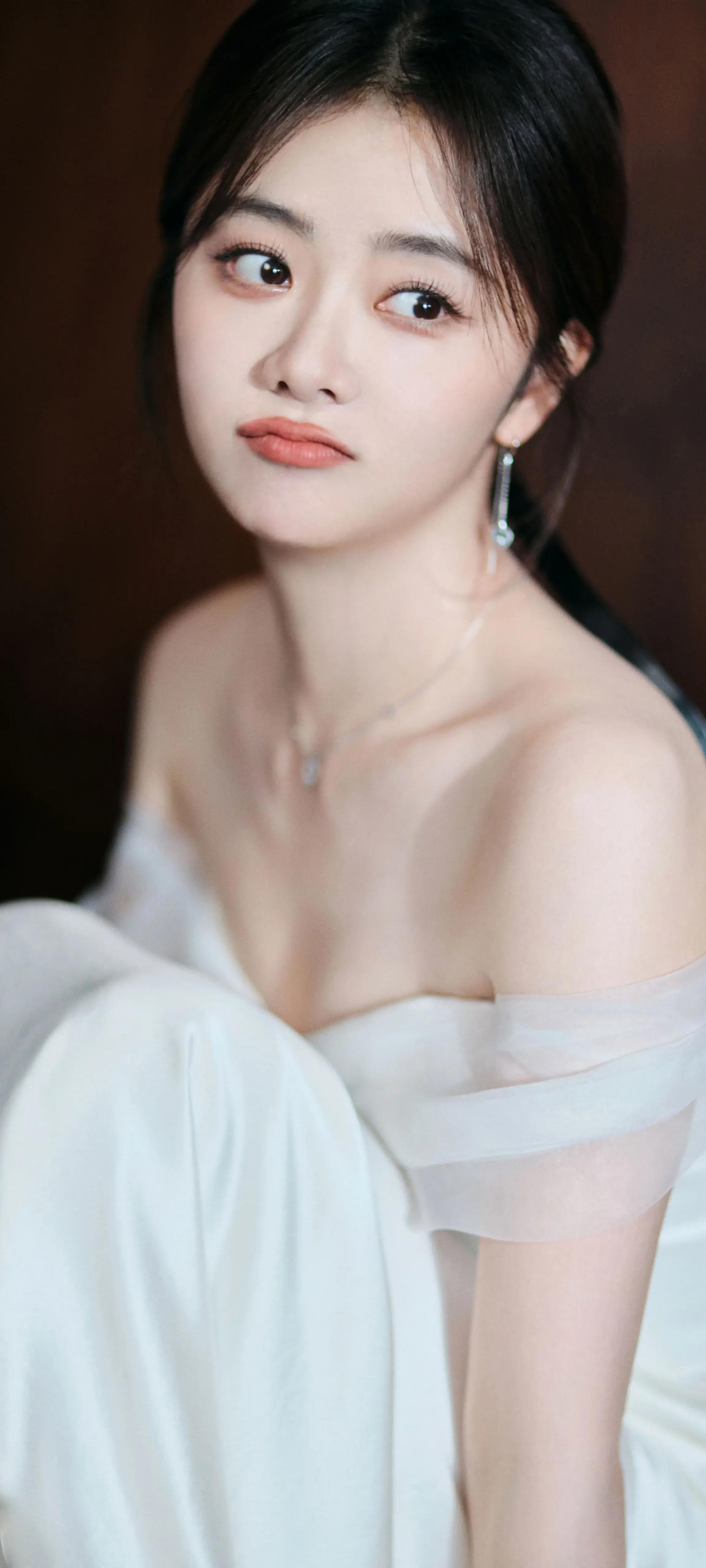 谭松韵:娱乐圈的新晋女神,美丽与演技并存 谭松韵,一位在娱乐圈崭露头