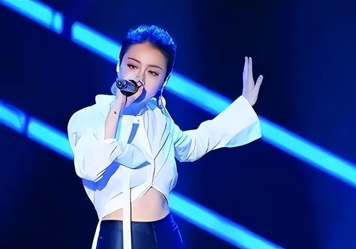 李嘉格:人生赢家 李嘉格参加《中国好声音》虽然没夺冠,但凭借独特的