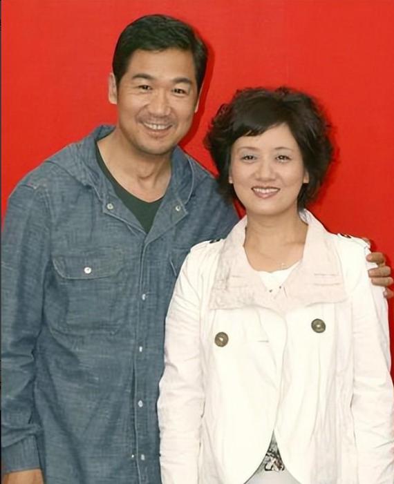 "丁克"之路上的别样人生,幸福未必与子女绑定 邓婕,这位因"王熙凤"一