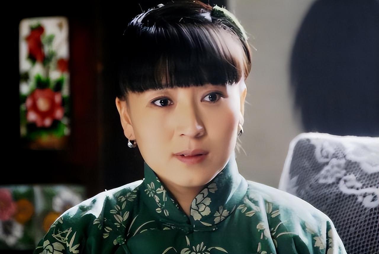 闫学晶:舞台背后的坚韧与选择,展现人生百态 闫学晶,这位春晚小品舞台