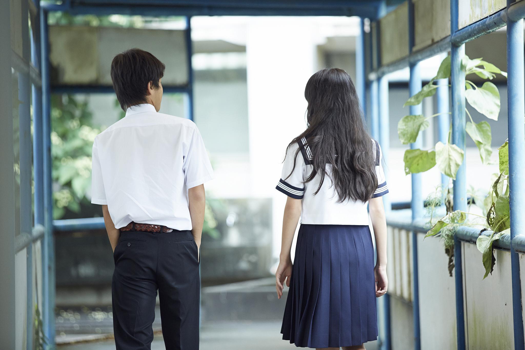 爱如诗:大学生情侣的心灵奇遇与爱情诗篇 在青春的校园里,一段美丽的