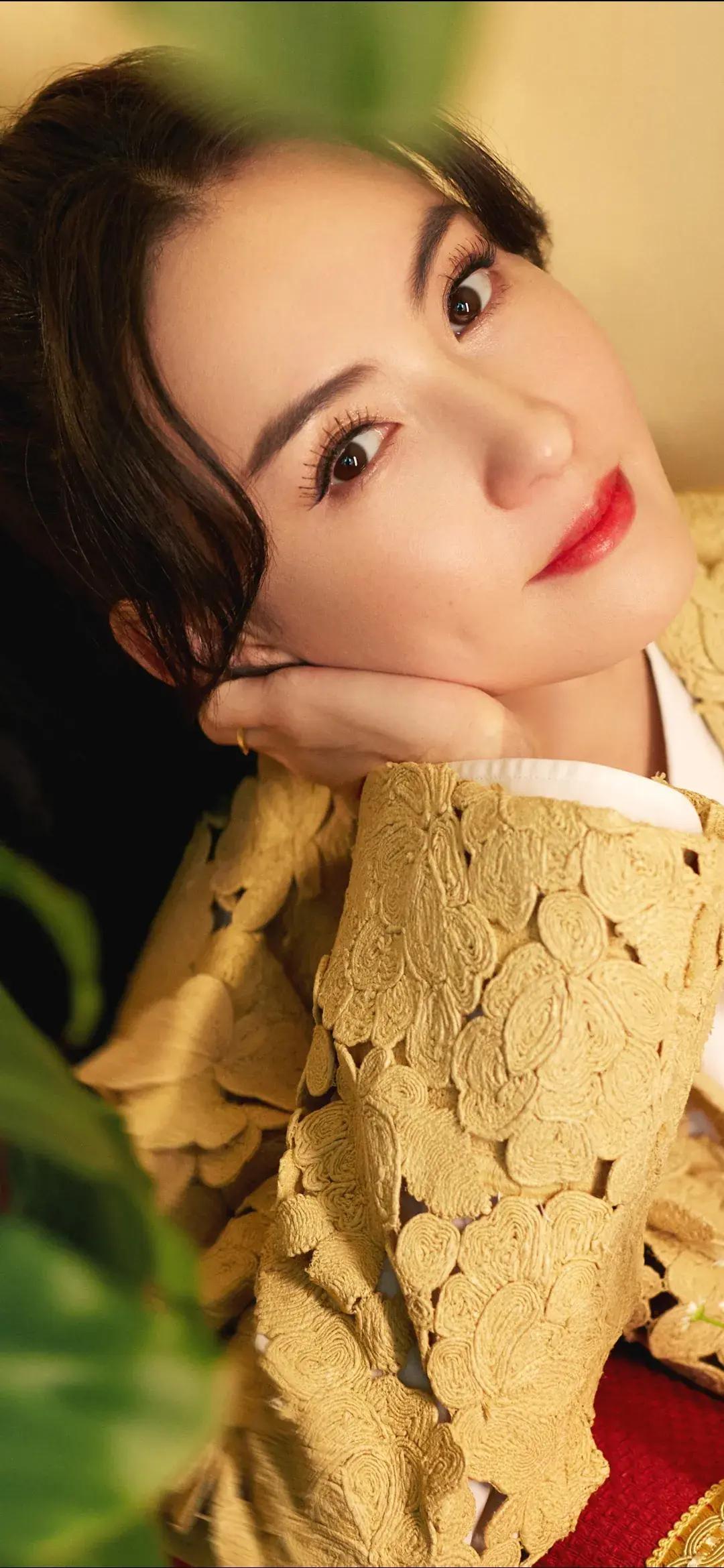 张柏芝:魅力四溢的女演员,演技与坚韧并存 张柏芝,一位才华横溢的女