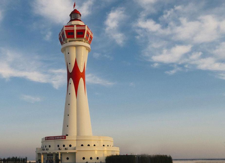 美济礁:从荒芜暗礁到南海明珠的传奇之旅 美济礁,这片曾经荒芜的暗礁