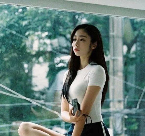 徐智秀:明星和普通人的生活 徐智秀的工厂打工照片曝光后,她这个打工