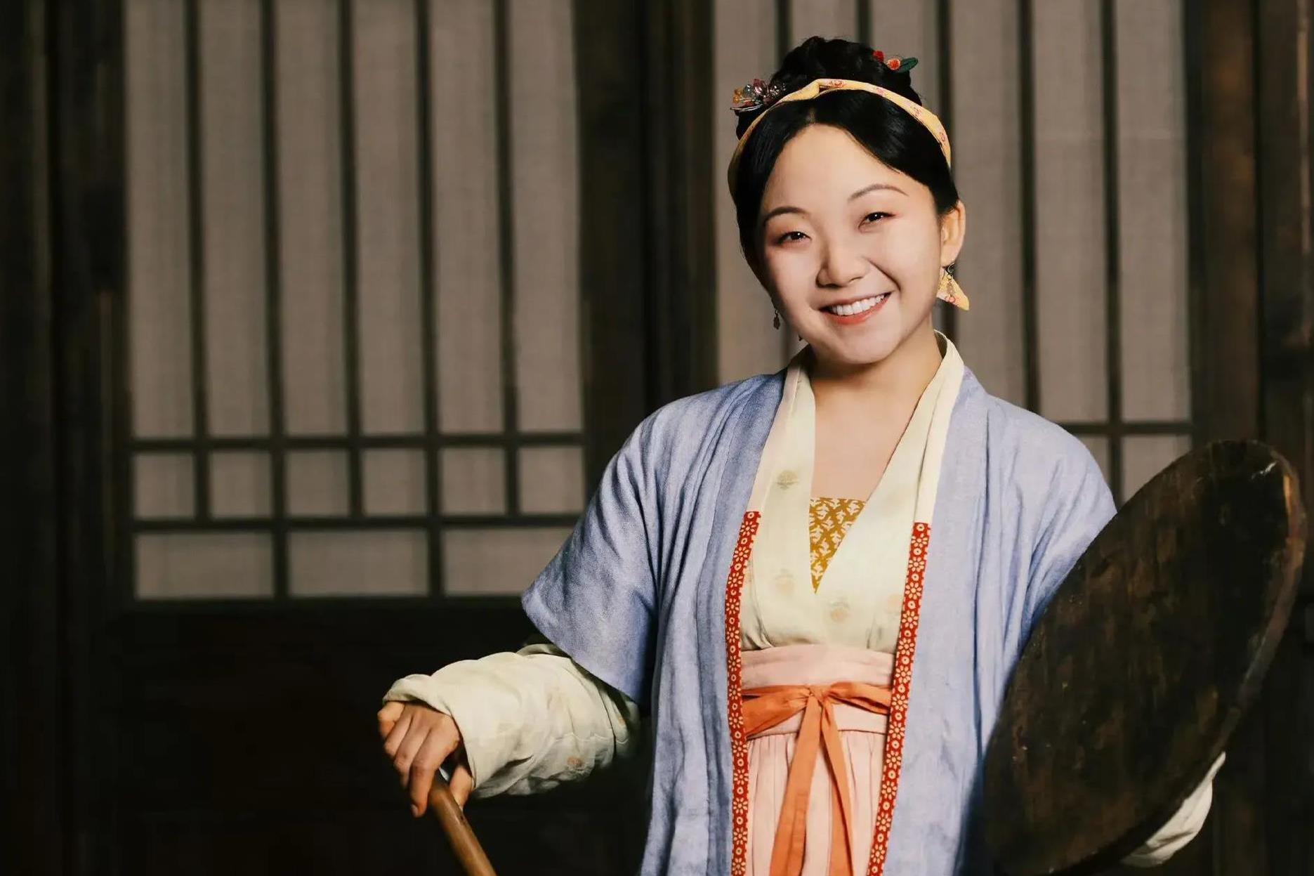 从辣目洋子与李雪琴的竞合看娱乐圈人脉与商业逻辑的较量 辣目洋子与