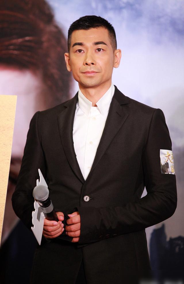 赵文卓:多才多艺的艺人 赵文卓,一个多才多艺的艺人,不仅在演艺界有着