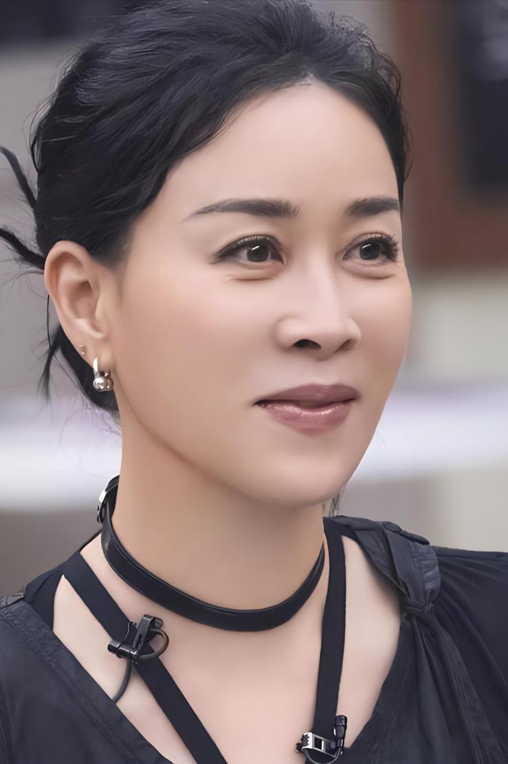 事实上,自去年7月13日后,那英在公众视野中的活动明显减少,社交账号停