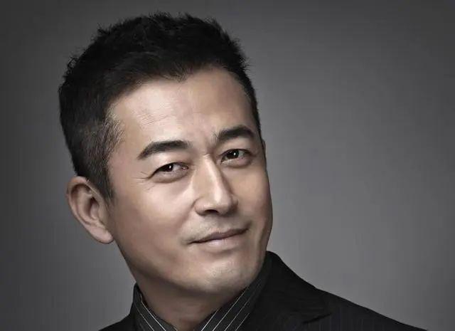 王志飞的感情史 王志飞因为爱上了张歆艺,离婚后却娶了张定涵,两人