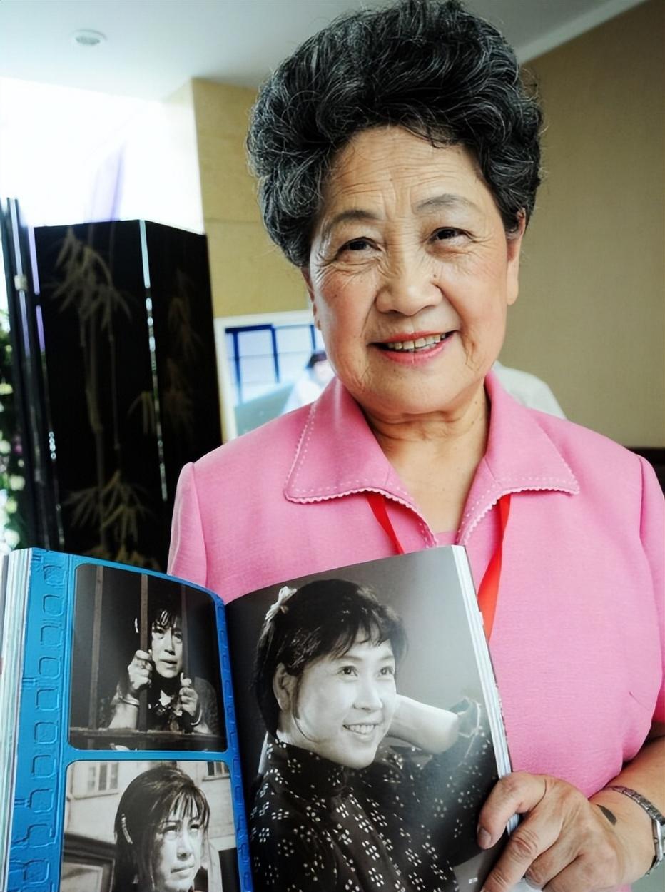 陶玉玲:人生经历 陶玉玲,高风亮节的老艺术家,女儿仅活了十个月便夭折