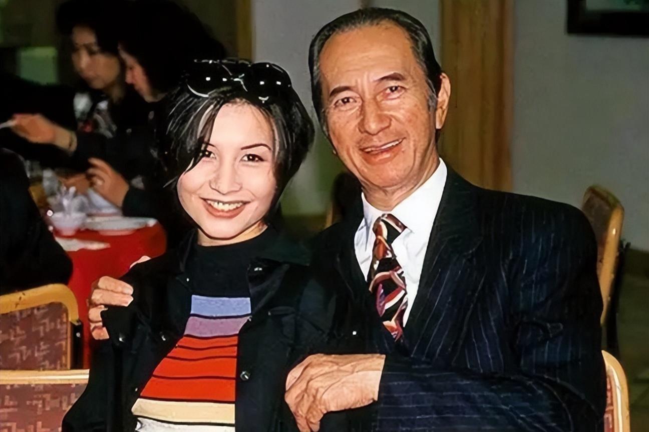 蓝琼缨:从14岁到人生赢家,揭秘"现实版甄嬛"的传奇人生 蓝琼缨,一个