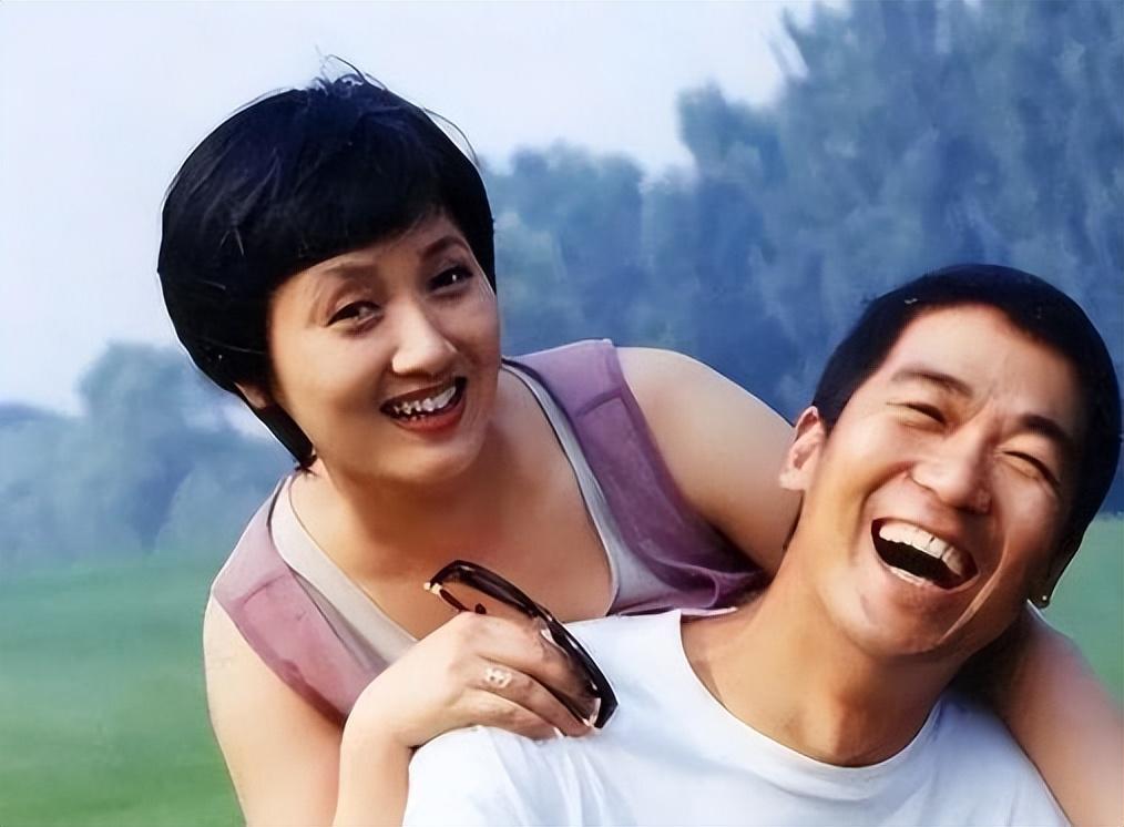 邓婕:丁克之路上的璀璨人生 邓婕,这位在《红楼梦》中以王熙凤一角