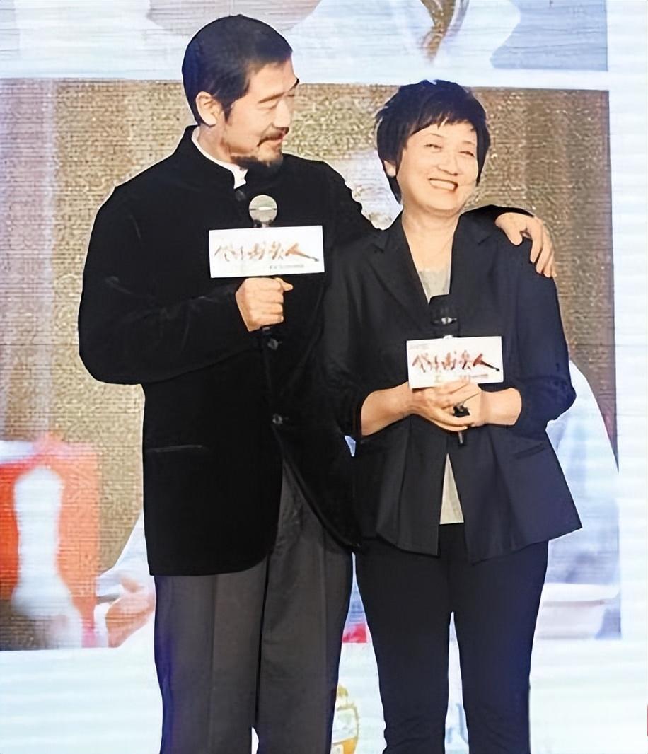 邓婕:丁克之路上的璀璨人生 邓婕,这位在《红楼梦》中以王熙凤一角