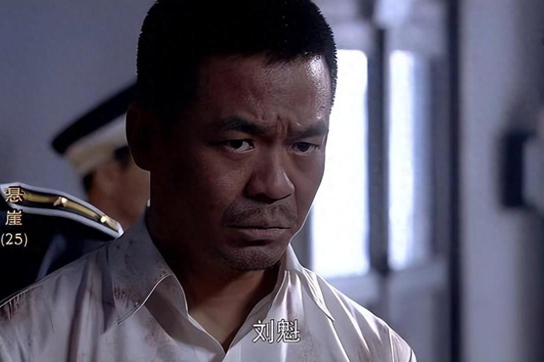 悬崖》:高彬的可怕之处 高彬是一个非常可怕的对手,他对身边的人都有