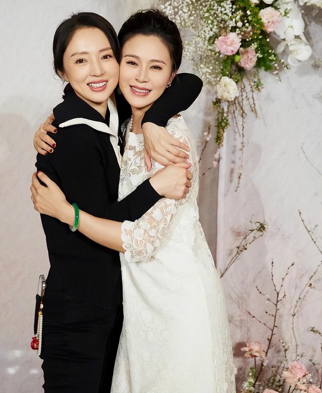 关悦45岁生日获闺蜜董璇与老公佟大为祝福,事业家庭双丰收的幸福典范