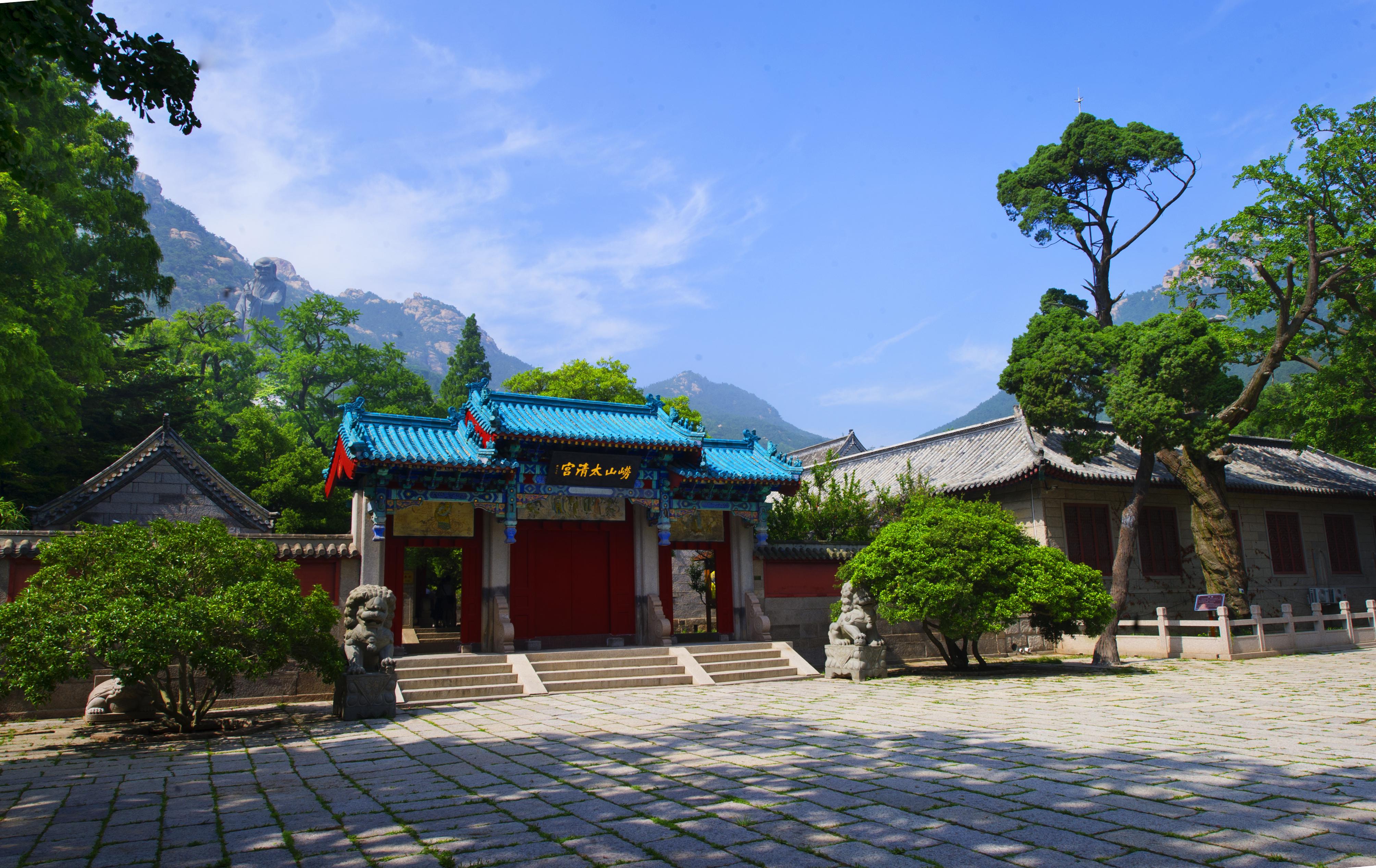 崂山太清宫:探寻仙境之旅 崂山太清宫位于崂山风景名胜区东南部,距离