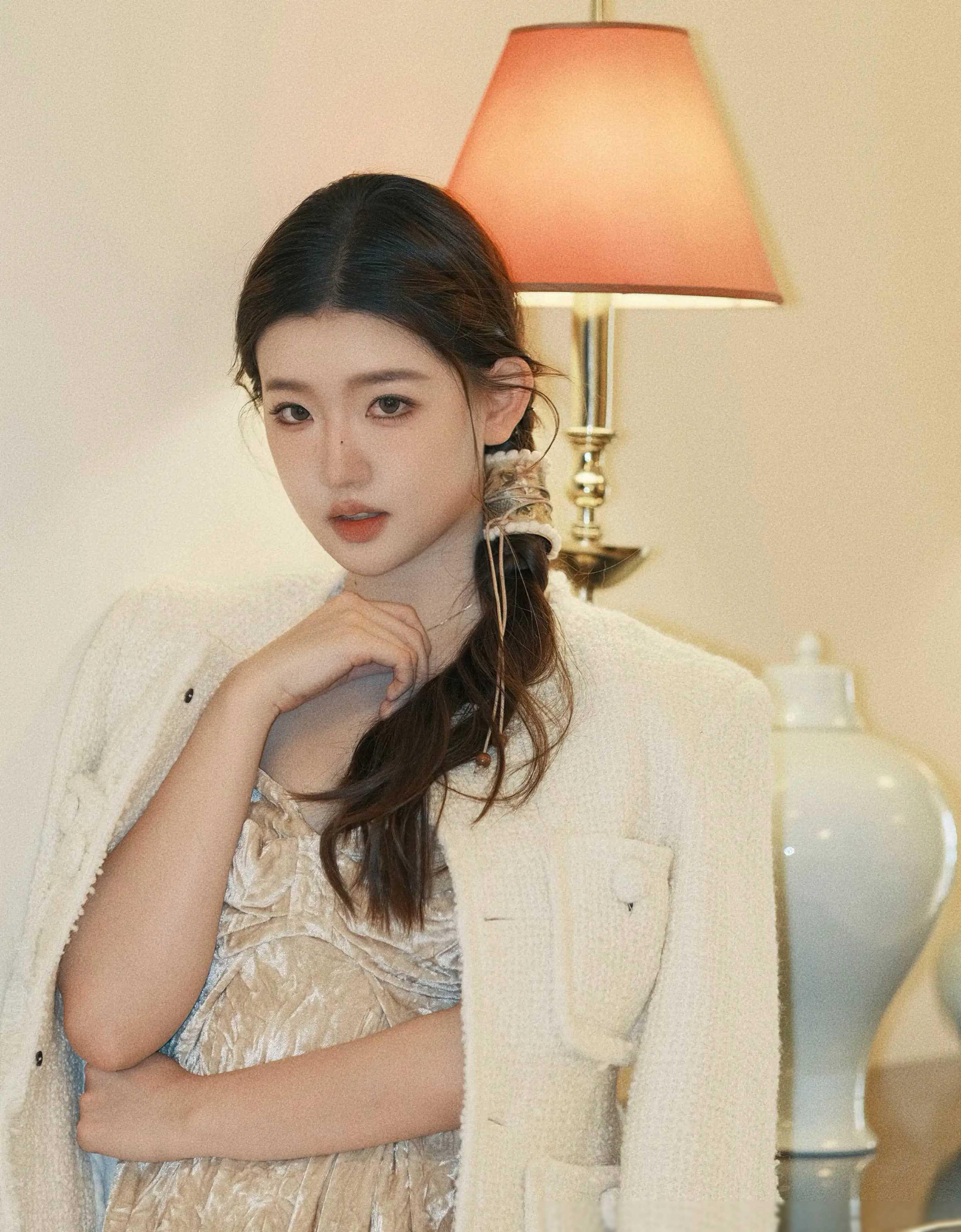 视频中,孟羽童坦言自己的脸容并没有发生夸张的改变,她甚至表示:"现在