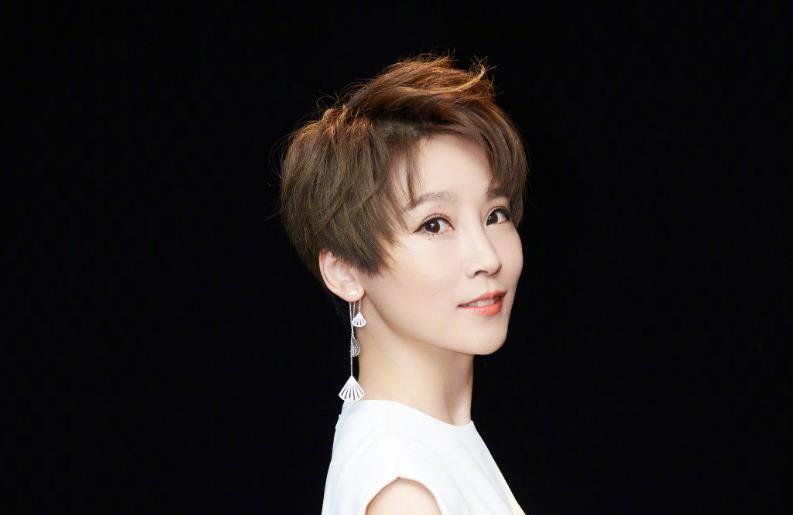 谢楠:多才多艺的主持人 谢楠是一位多才多艺的主持人,她凭借出色的