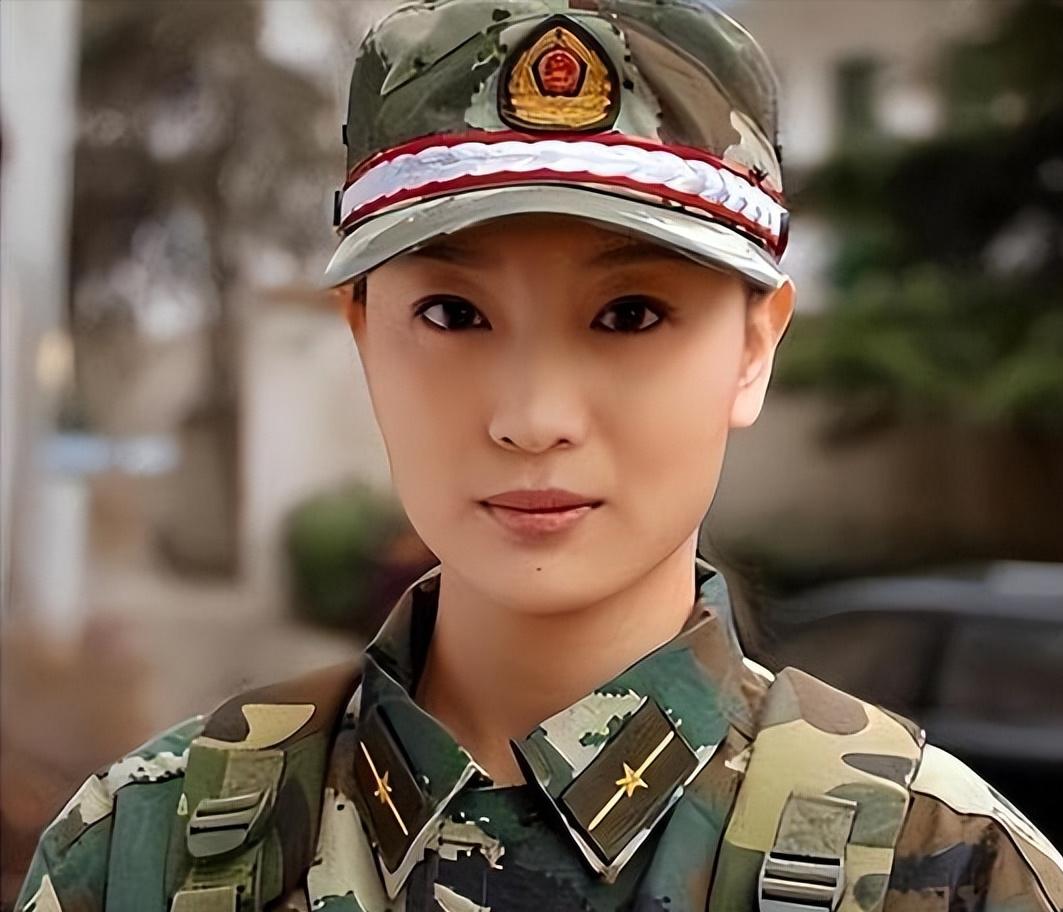 最美军花"侯梦莎:演艺圈的辉煌与家庭的幸福,她的选择诠释了生活的