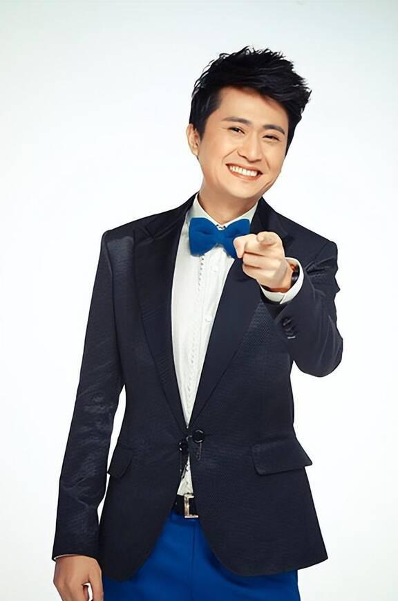 杨帆:从音乐之路到主持巅峰,揭秘央视才子背后的故事 在央视众多主持