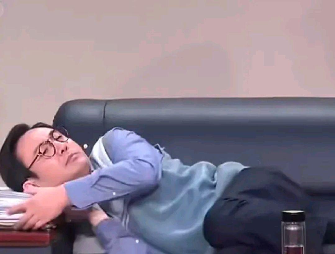 郝建:春晚小品中的平民英雄与悲剧英雄的商业解读 郝建,这个由沈腾