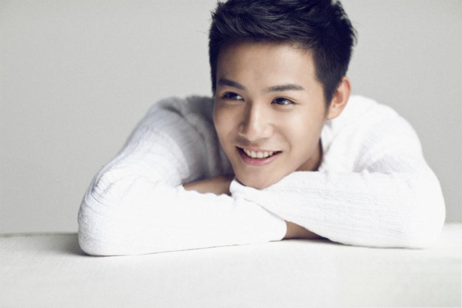 郑业成与女友同居传闻 关于郑业成与女友同居的传闻,我们应该保持冷静