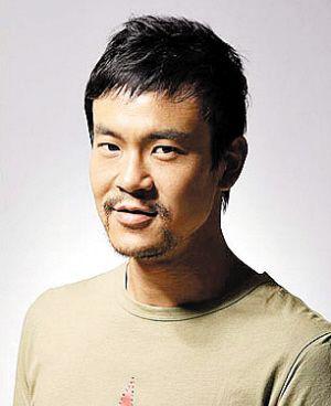 从配角到影坛翘楚,演技派的坚韧与光芒 廖凡,中国内地男演员,自1995年