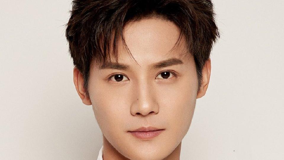 郑业成携女友筑爱巢,同居生活甜如蜜 郑业成与女友同居,共同打造属于