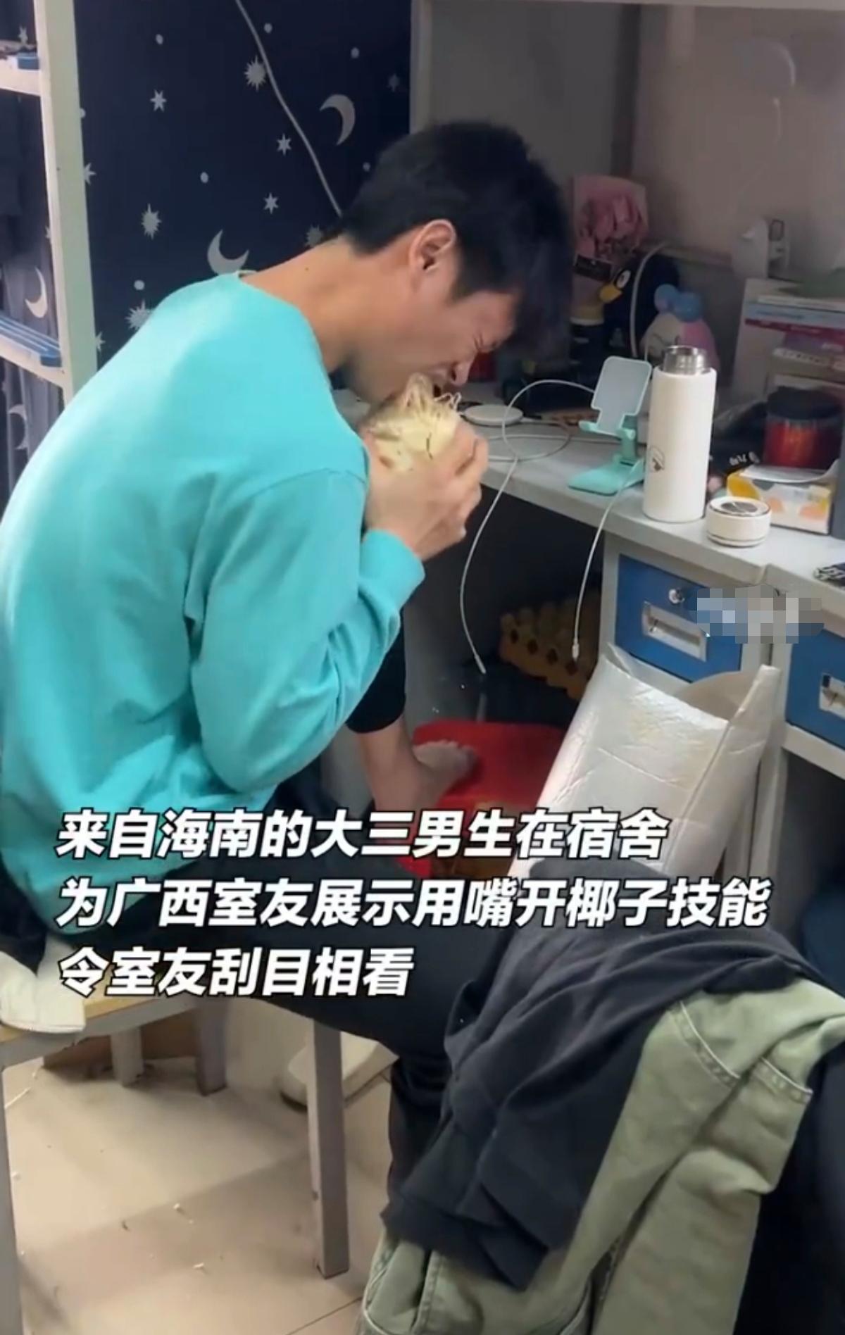 海南男生的徒嘴剥椰子 一位来自海南的男生,竟然用嘴巴就能轻松剥开