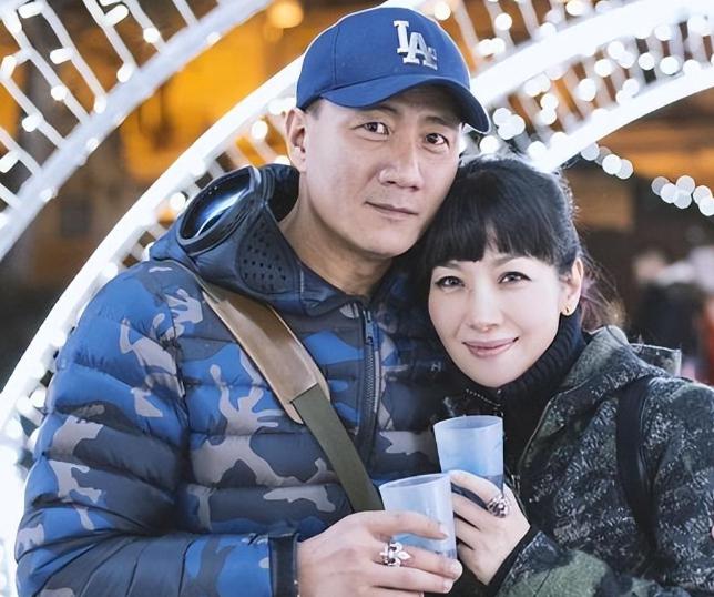 卢芳与胡军:娱乐圈中的模范夫妻,共同谱写幸福人生 卢芳与胡军,这对
