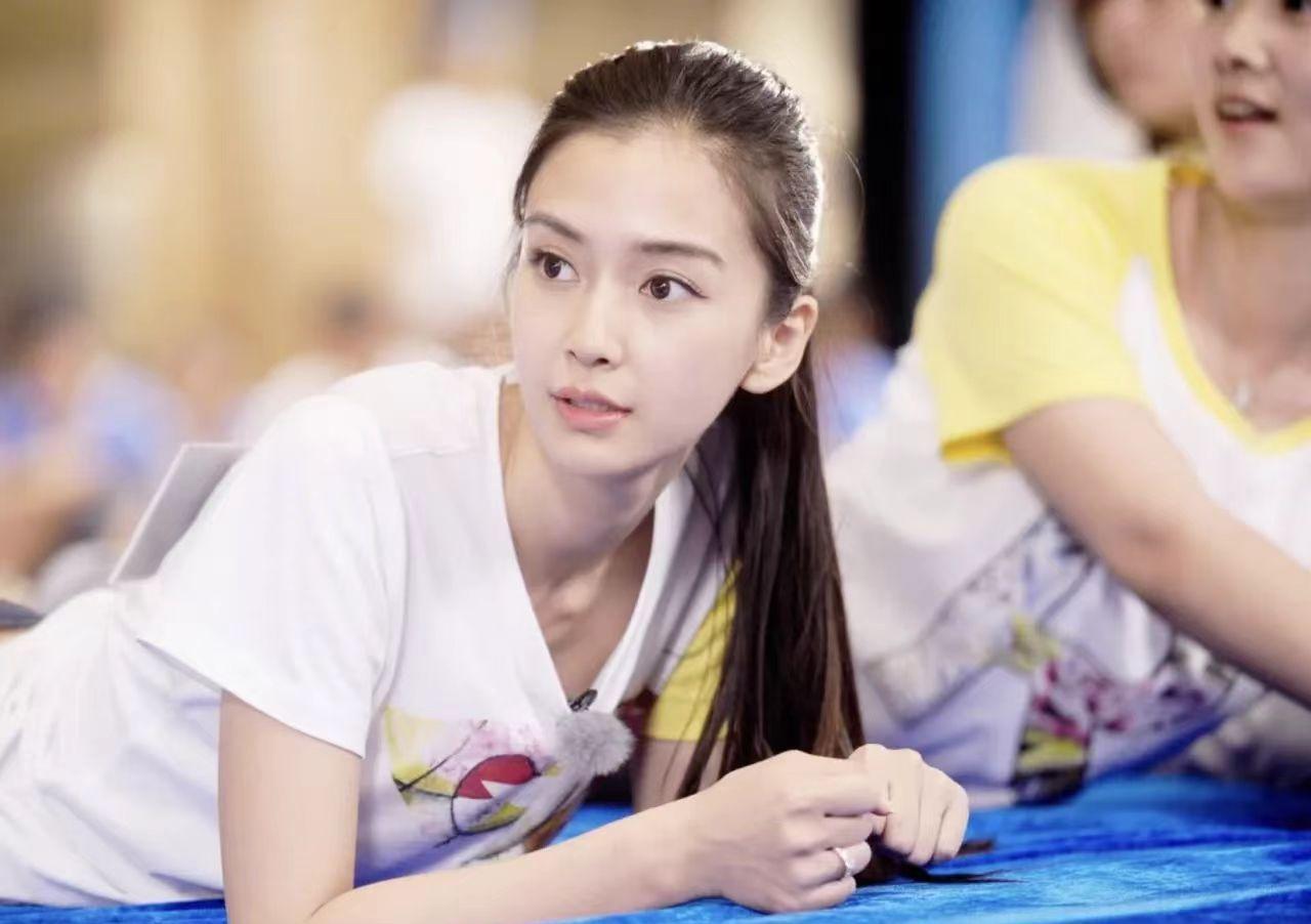 黄晓明离婚后的baby:事业下滑,市场认知与现实冲击 近期,有网友对baby