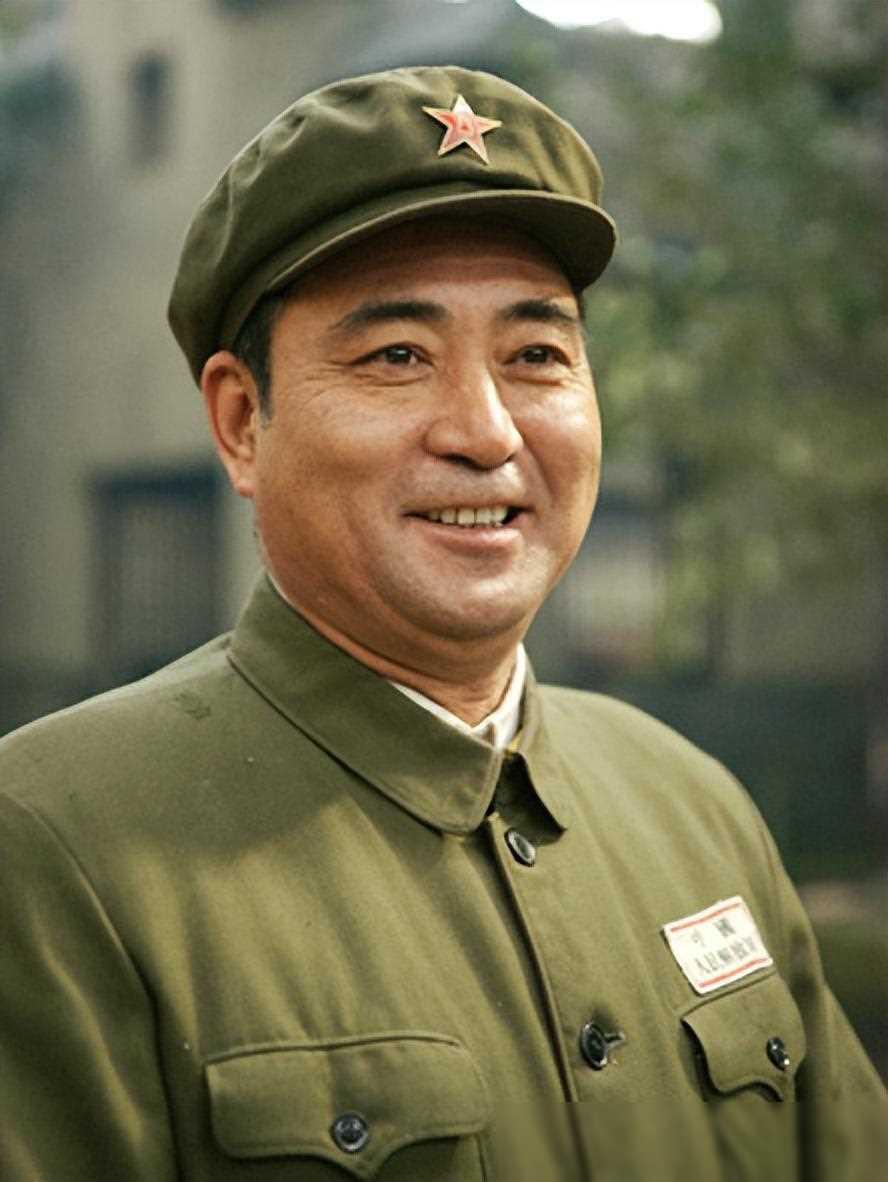 翟乃社:贫困中的人生导师,教你如何笑对人生挑战 翟乃社,一个出生于