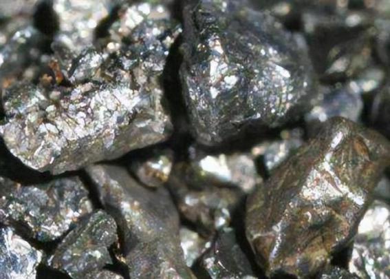 铑:储量仅3000吨的全球最贵金属 铑是一种比黄金更加昂贵的金属,其