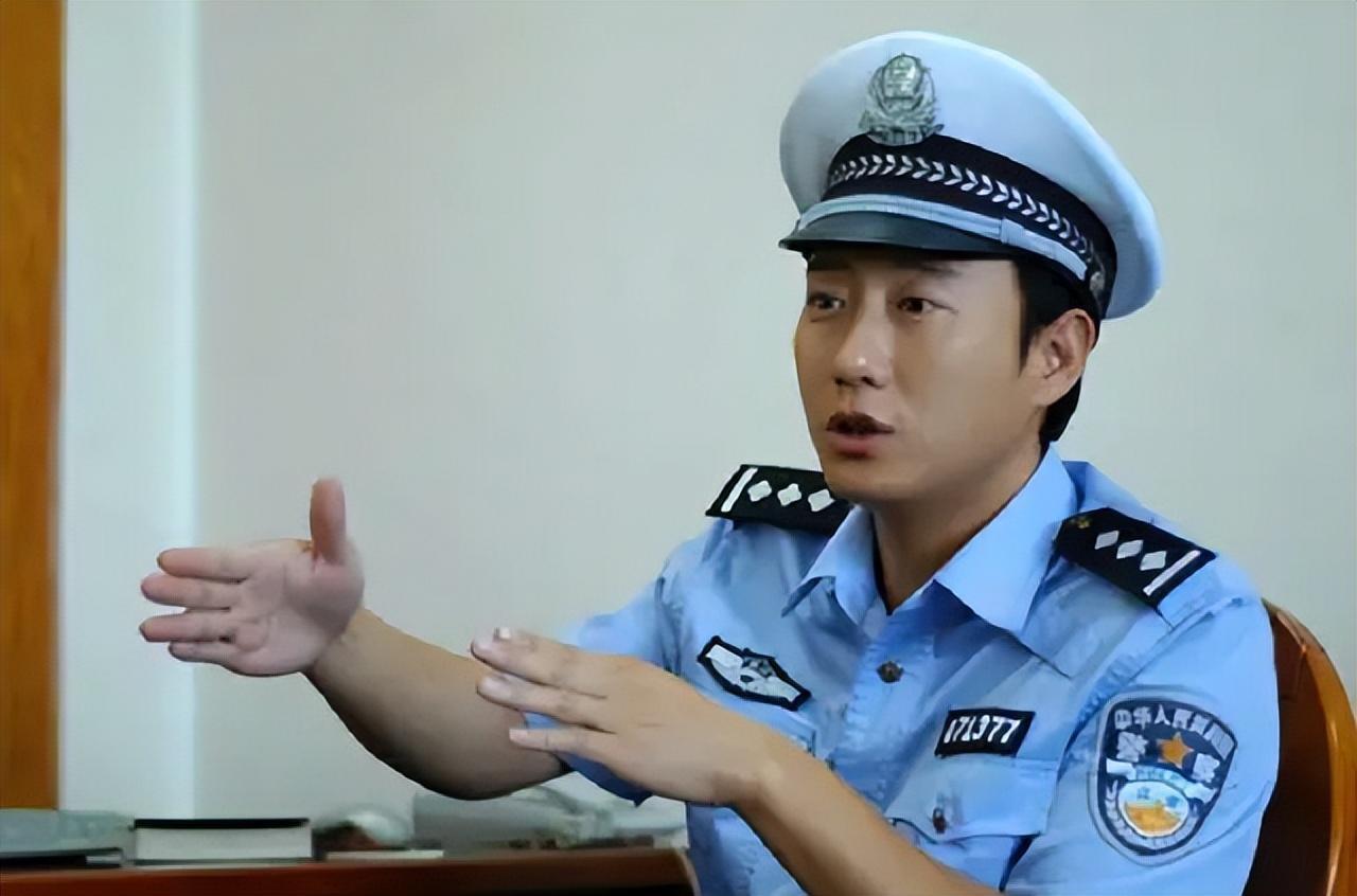 拯救无数司机的"网红交警" 谭乔以独树一帜的风格主持着《谭谈交通》