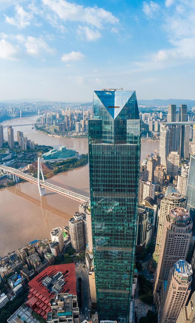 我们要带你领略的,是重庆的十大标志性建筑.