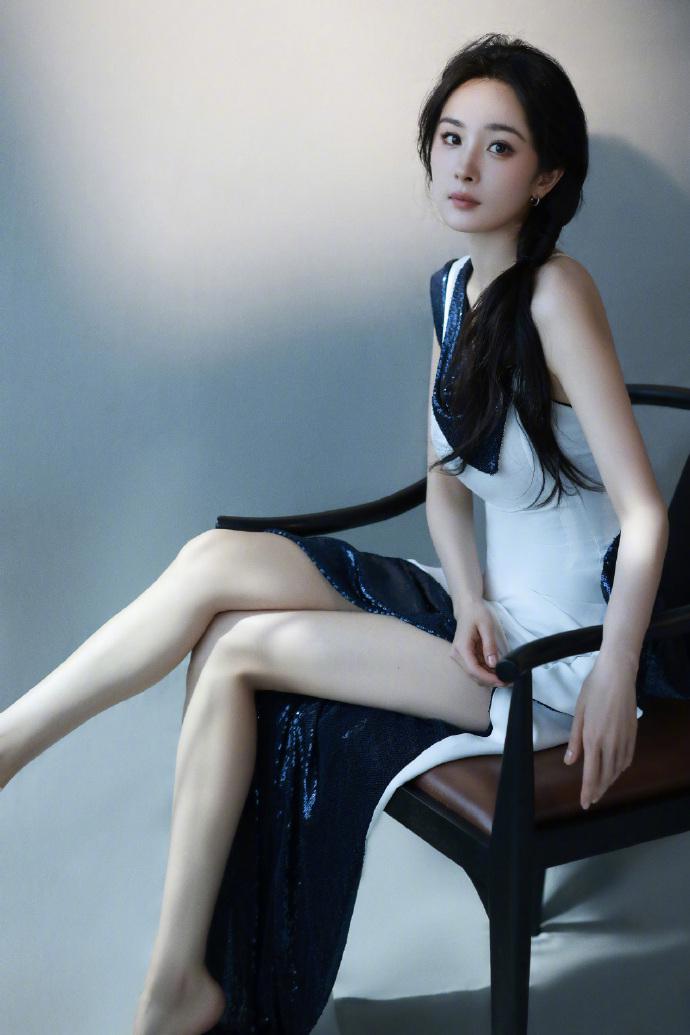 首映,高定礼服闪耀如繁星 杨幂身着julien fournie的春夏高定礼服亮相