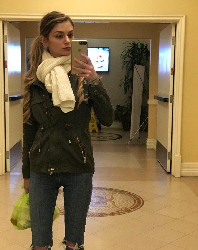 混血美人纳蒂亚:四国风情,荧幕魅力无法挡 纳蒂亚·娜芭克娃,拥有