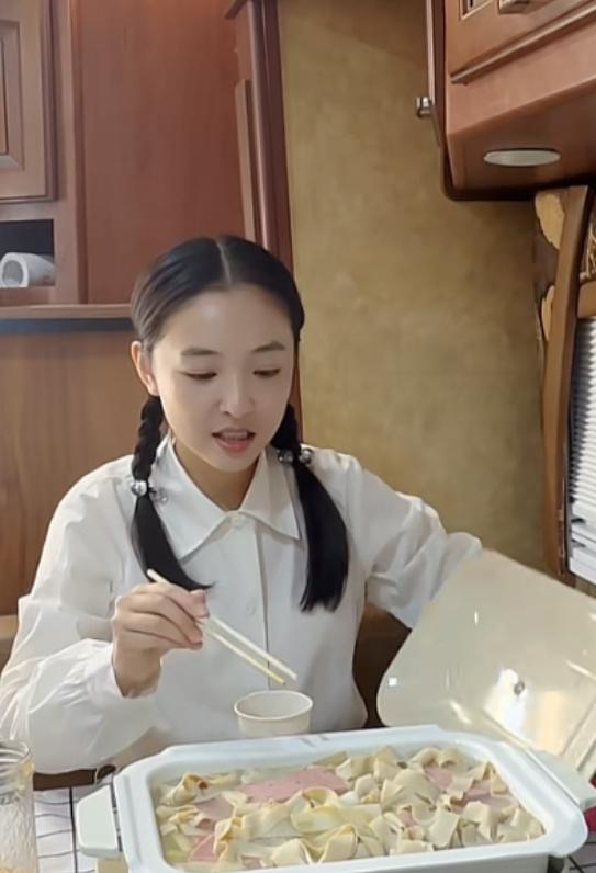 事业焕发新活力,节俭生活获赞 吴倩,这位曾与张雨剑有过短暂婚姻的女
