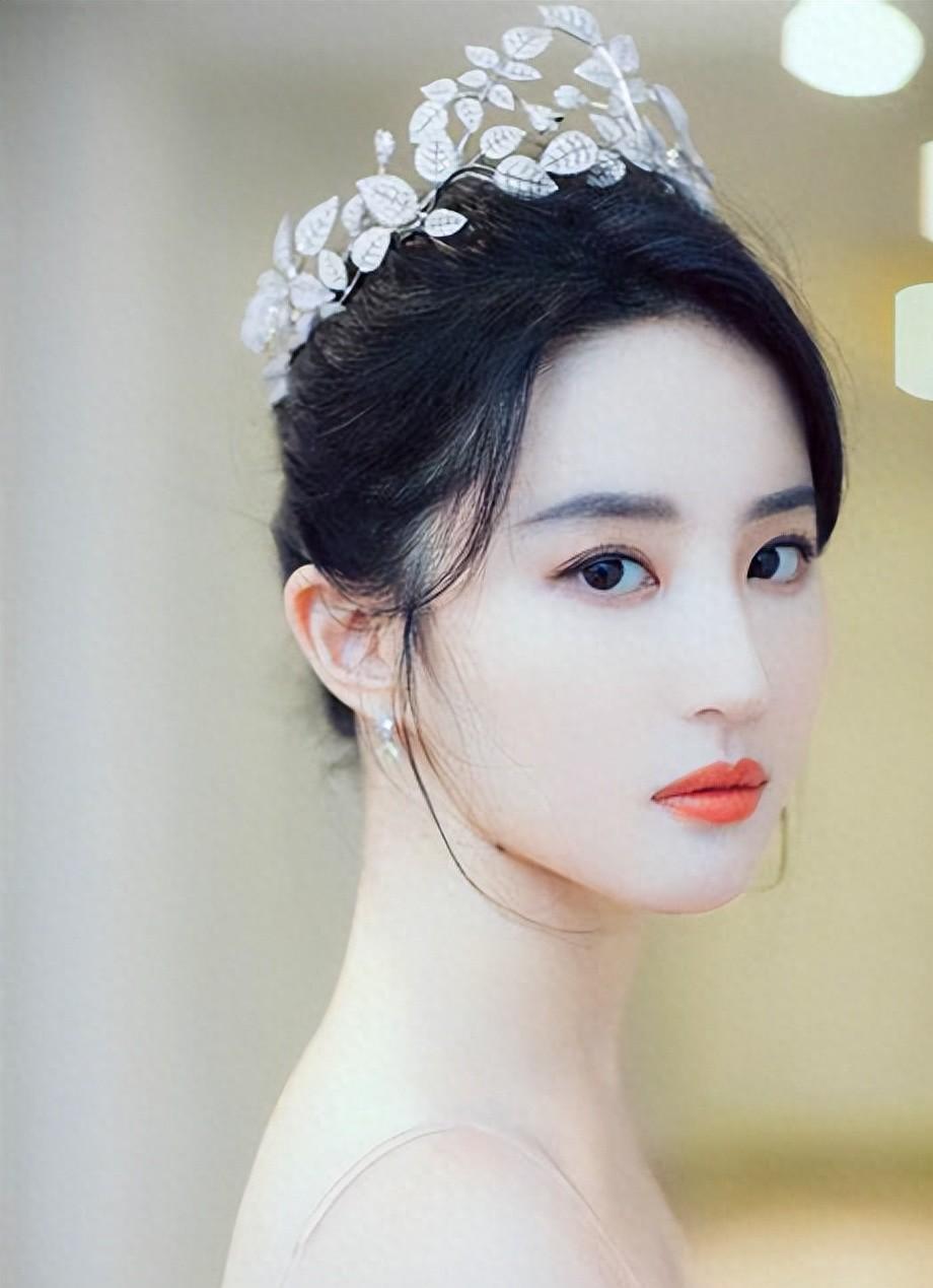 刘亦菲:高冷背后的真实写照 刘.@凤凰之芳华的动态