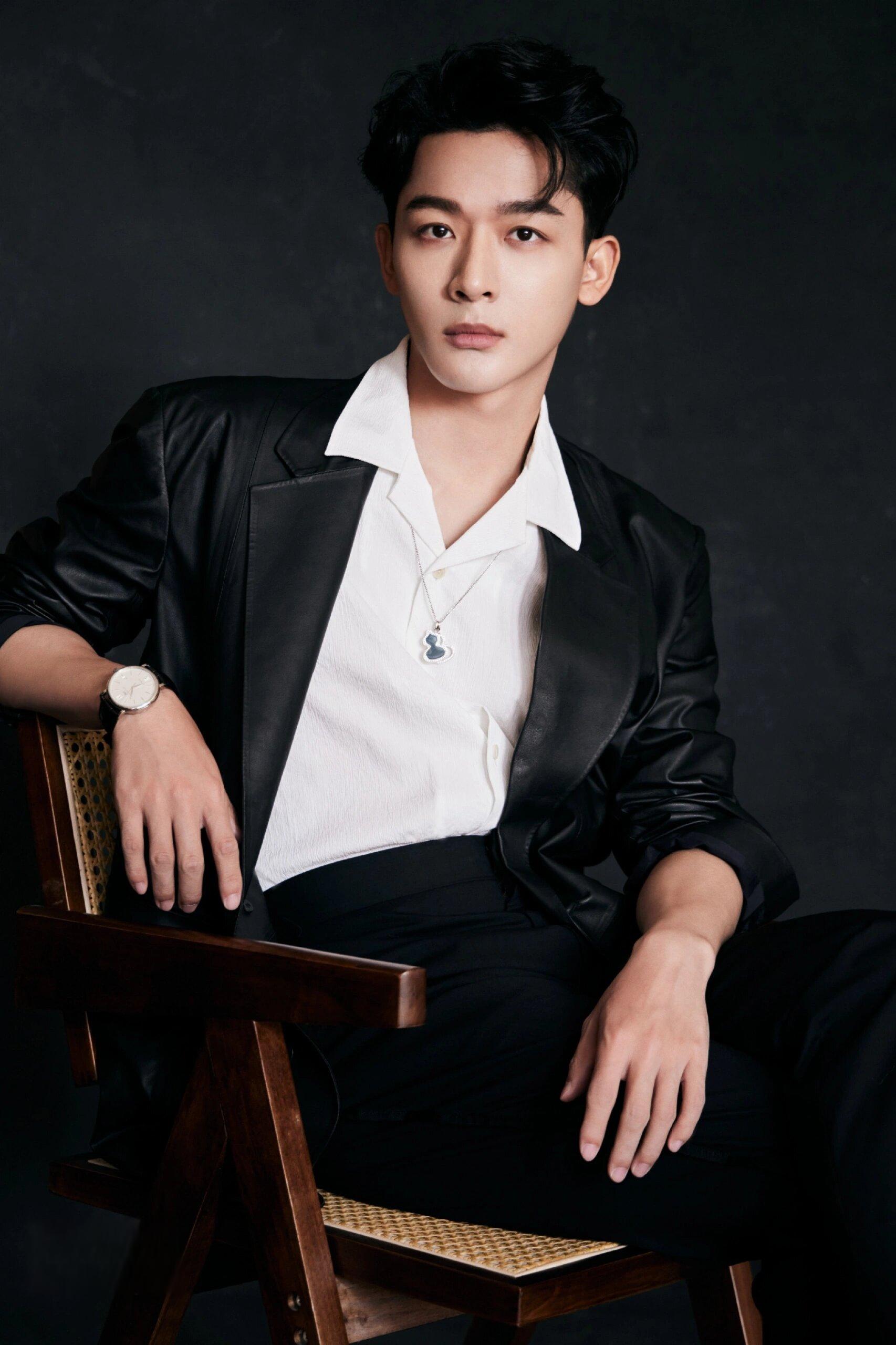 张晚意机场遇尴尬:保安职责所在,公众人物应引导粉丝理性追星 备受