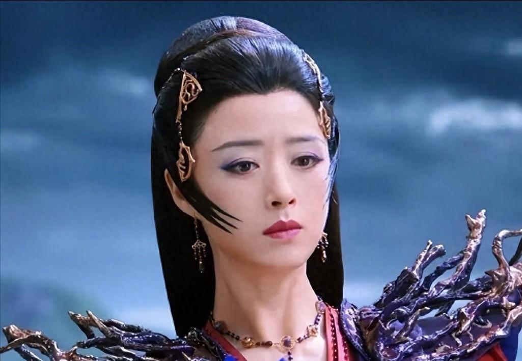 前段时间,马苏在古装新剧《烈焰》中的造型引发网友热议.