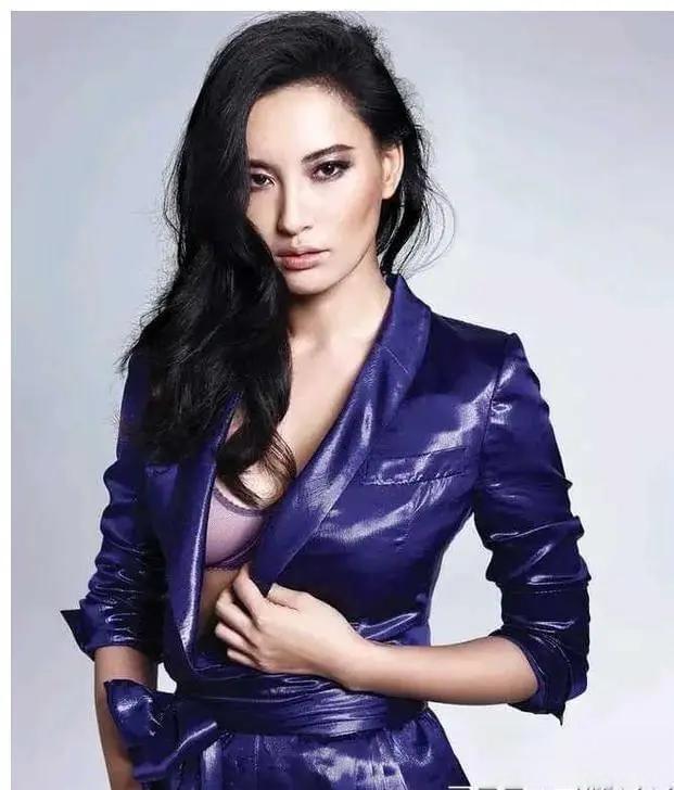 莫小棋:星座女神的崛起之路,从"一脱成名"到演艺巅峰的蜕变 莫小棋